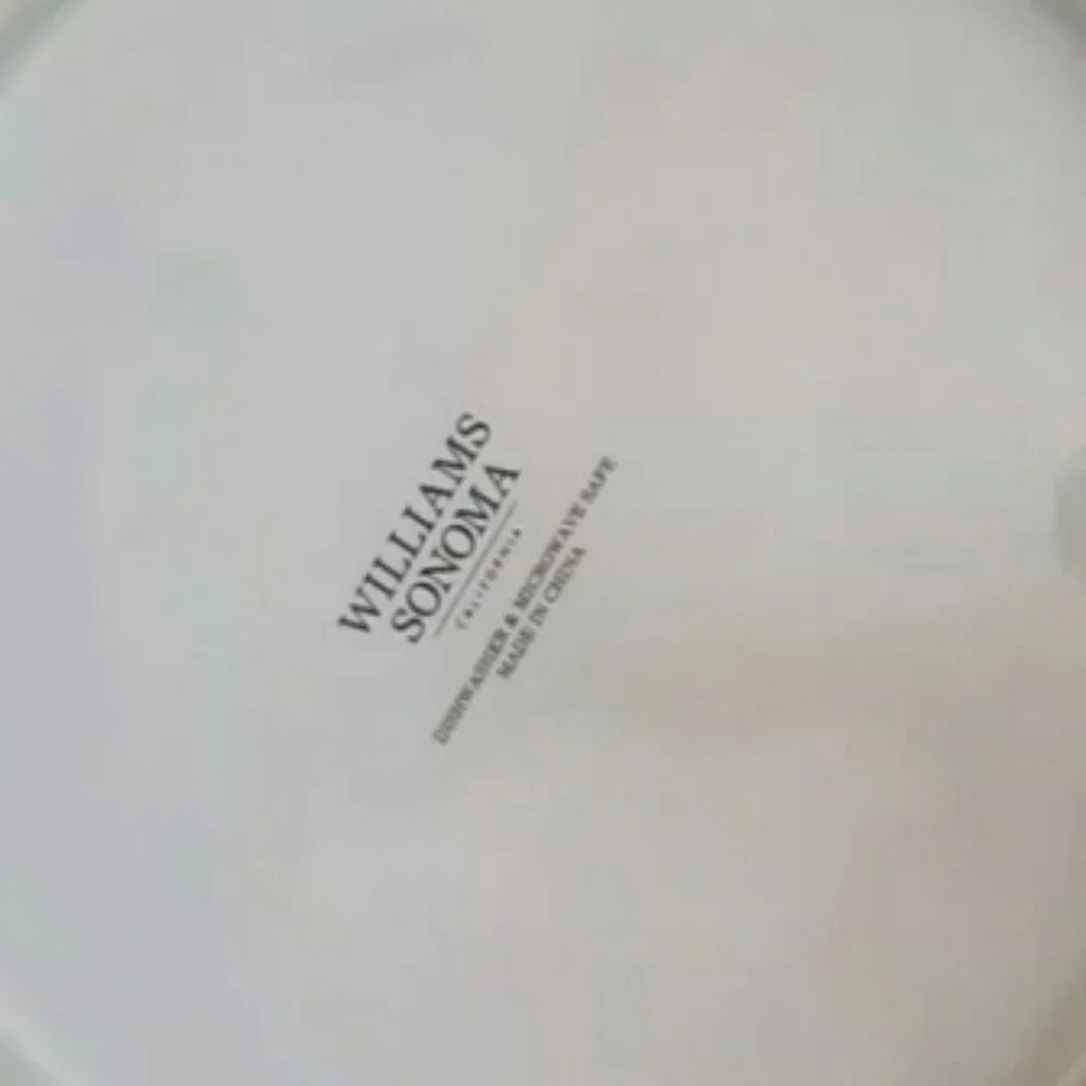 Williams Sonoma set of 4 Amour Heart Salad Plates